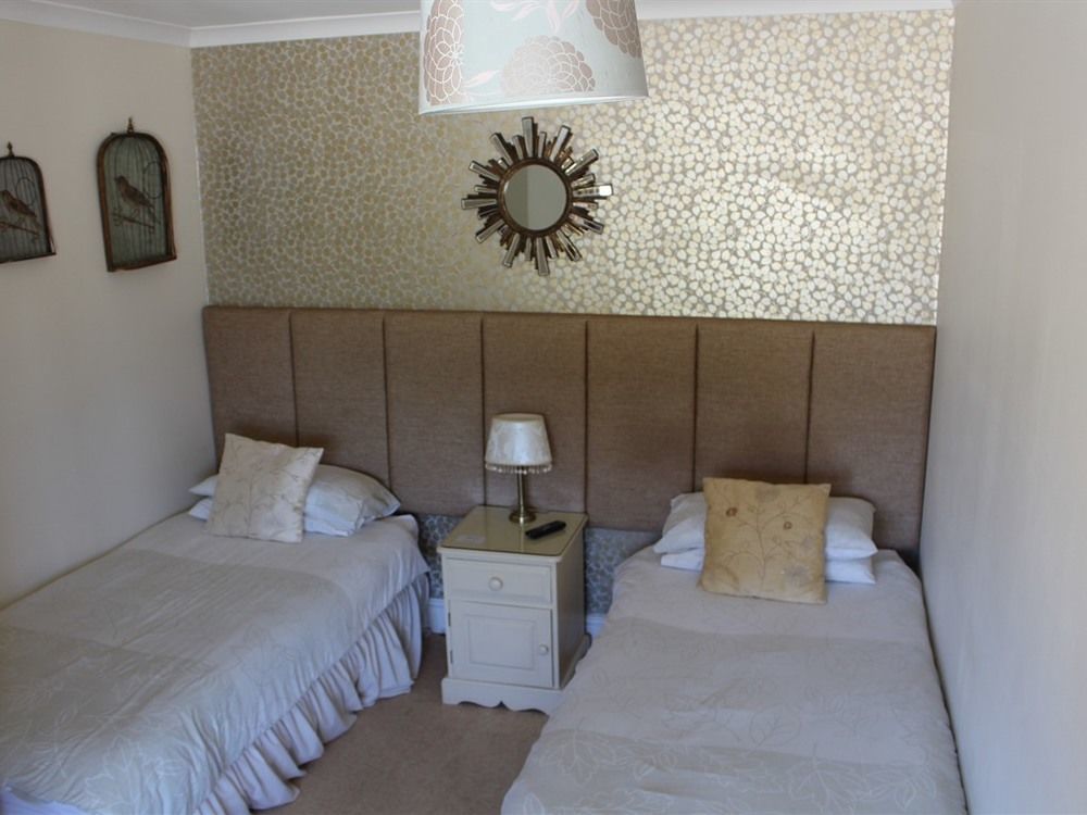 Laurels Guesthouse Witney Ngoại thất bức ảnh