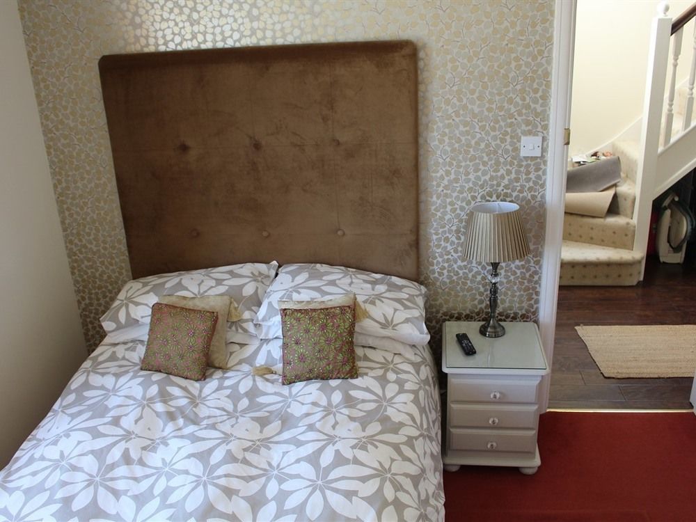 Laurels Guesthouse Witney Ngoại thất bức ảnh