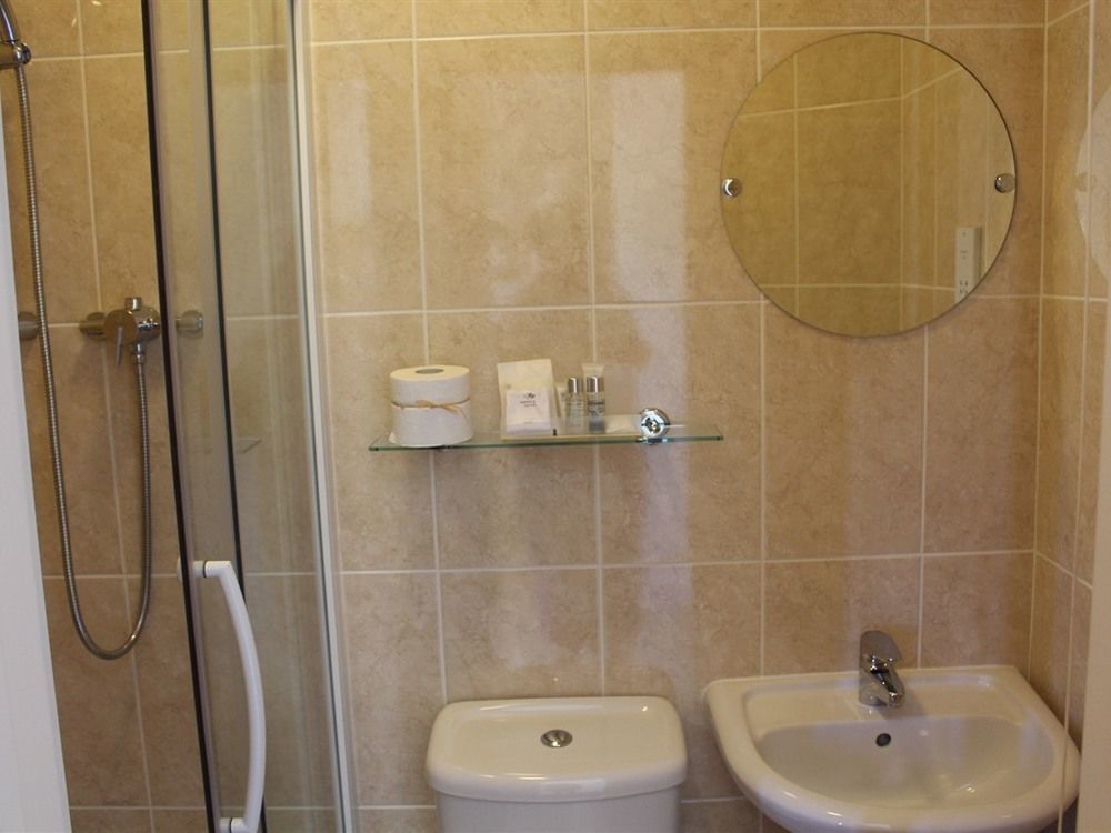 Laurels Guesthouse Witney Ngoại thất bức ảnh