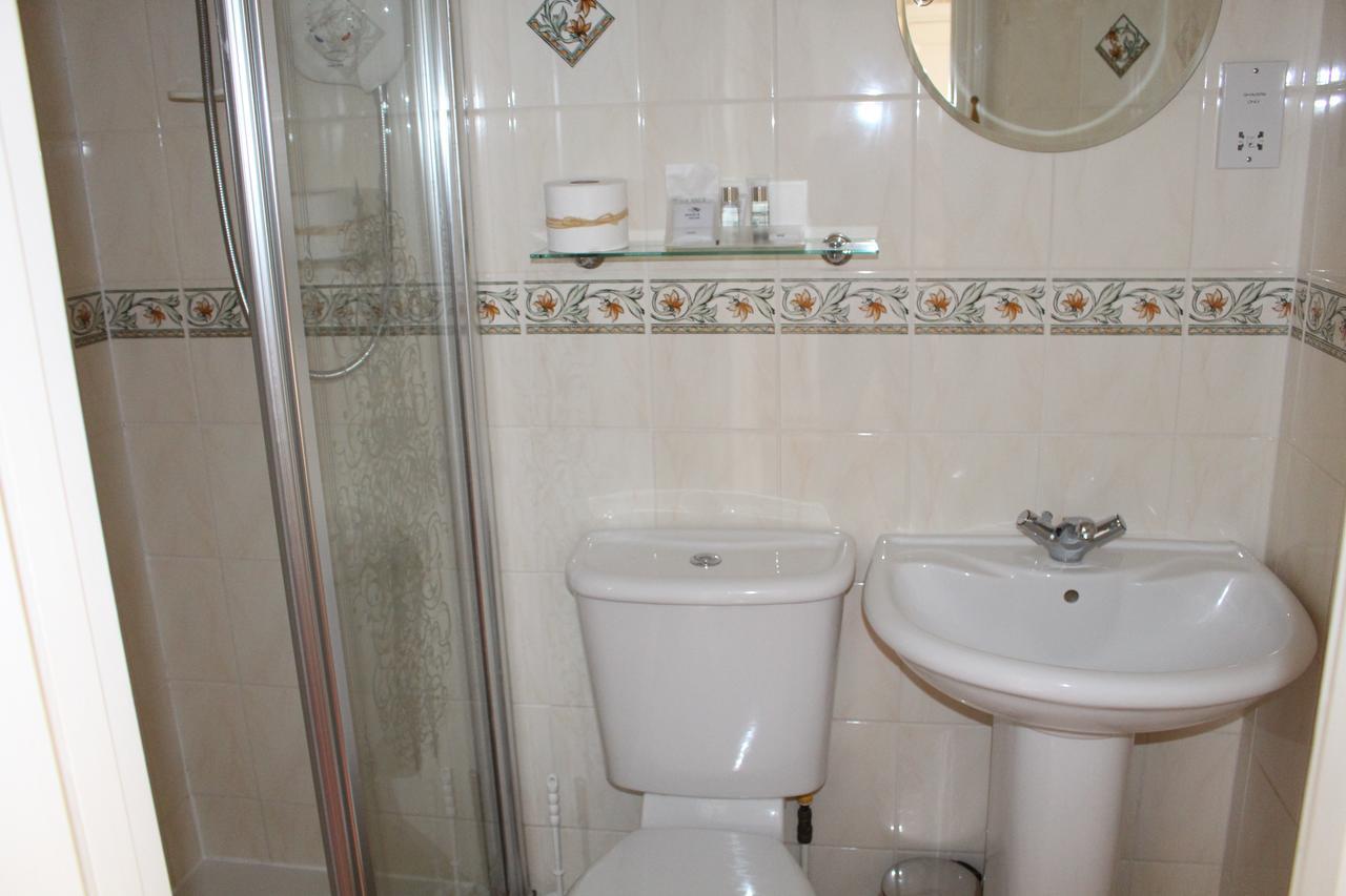 Laurels Guesthouse Witney Ngoại thất bức ảnh