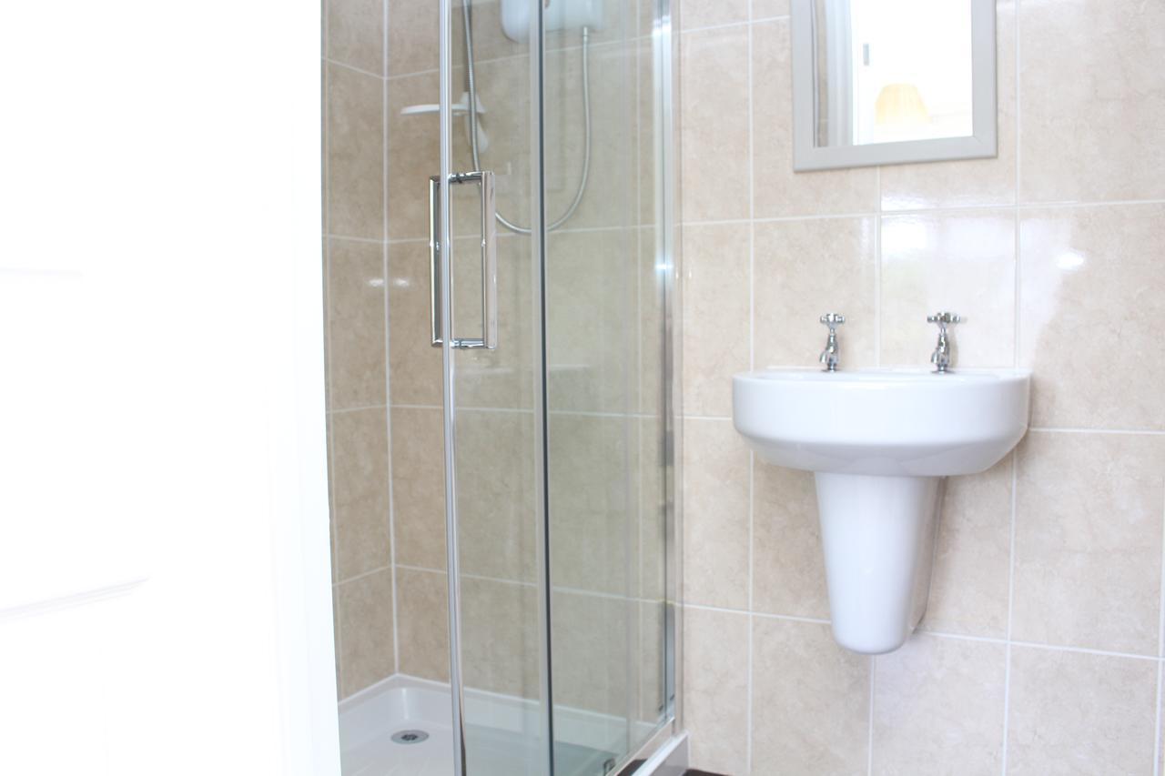 Laurels Guesthouse Witney Ngoại thất bức ảnh